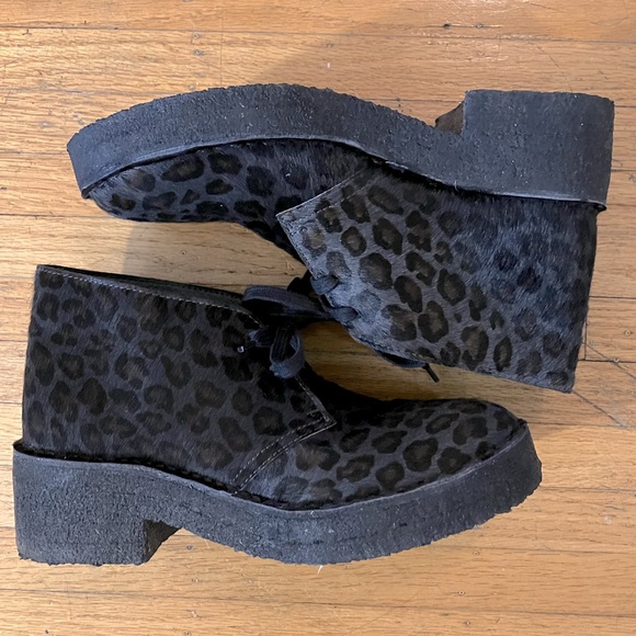 Clarks Shoes - Clarks Arisa Desert in Leopard, women’s 7